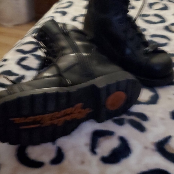 Harley Davidson 8.5 womens - Picture 2 of 3